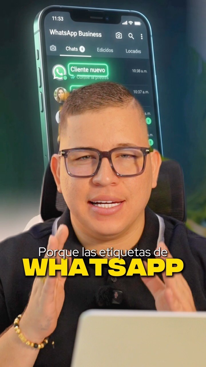Riency Prieto explicando las etiquetas de WhatsApp Business